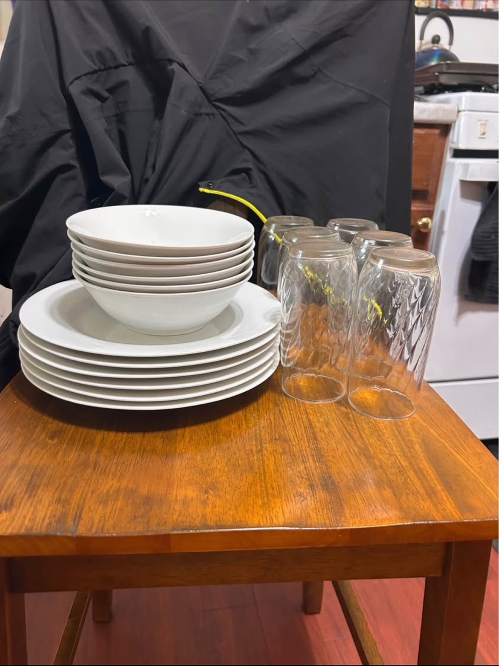 Amazon White Ceramic Plate and Bowl Set with Clear Glass Tumblers